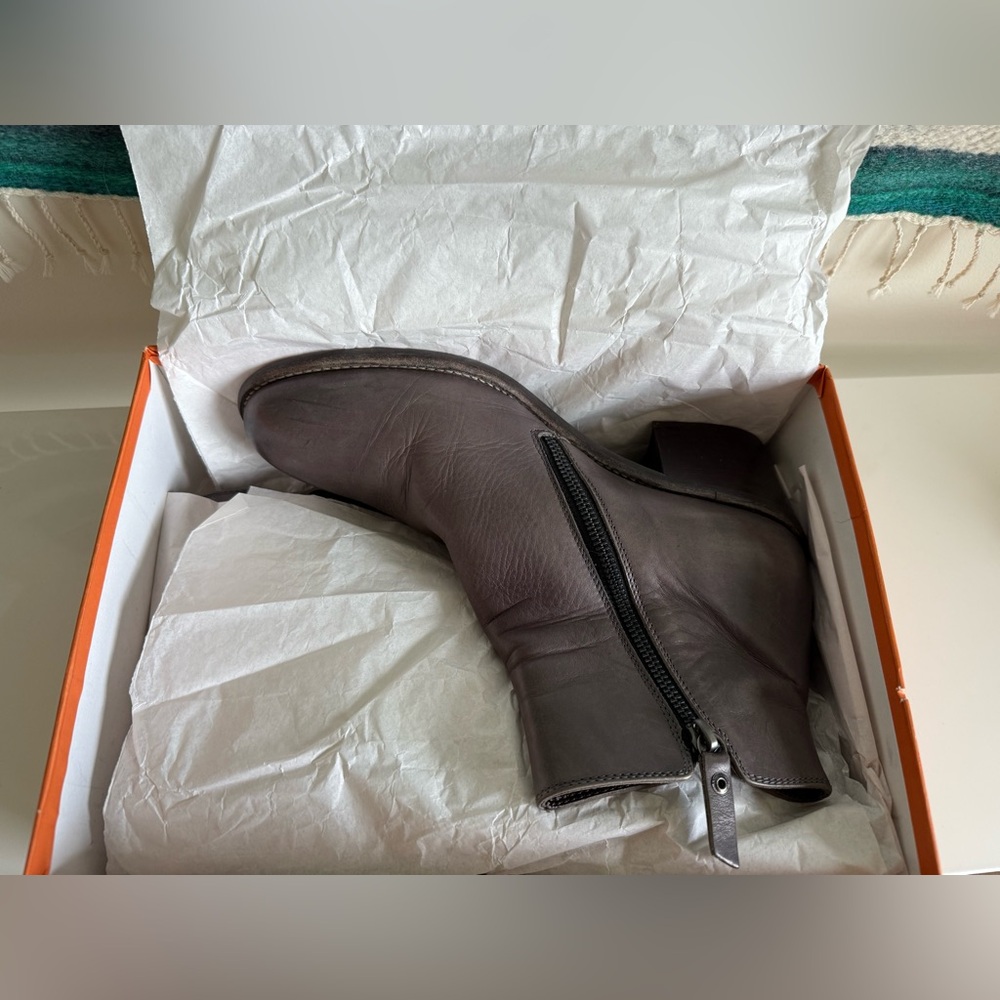 Women’s AGL zippered ankle boots size 11 EU 42